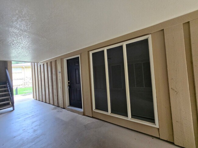 Building Photo - 2 bedroom, 2 bath/1st Floor Unit in Hawthorne Reserve