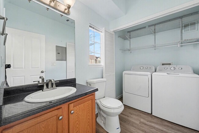 Building Photo - End Unit 3 Bedroom 2 Bath Townhome in Commerce City!