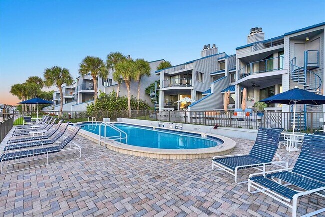 Building Photo - 910 Pinellas Bayway S