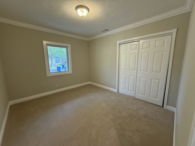 Building Photo - 3149 Rogers Ave