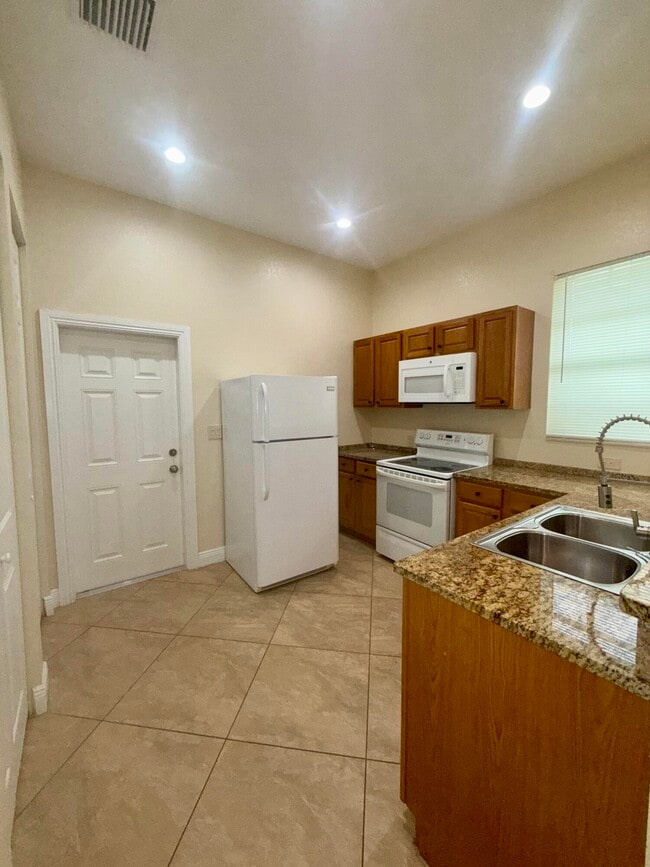 Building Photo - 12094 Citrus Grove Blvd