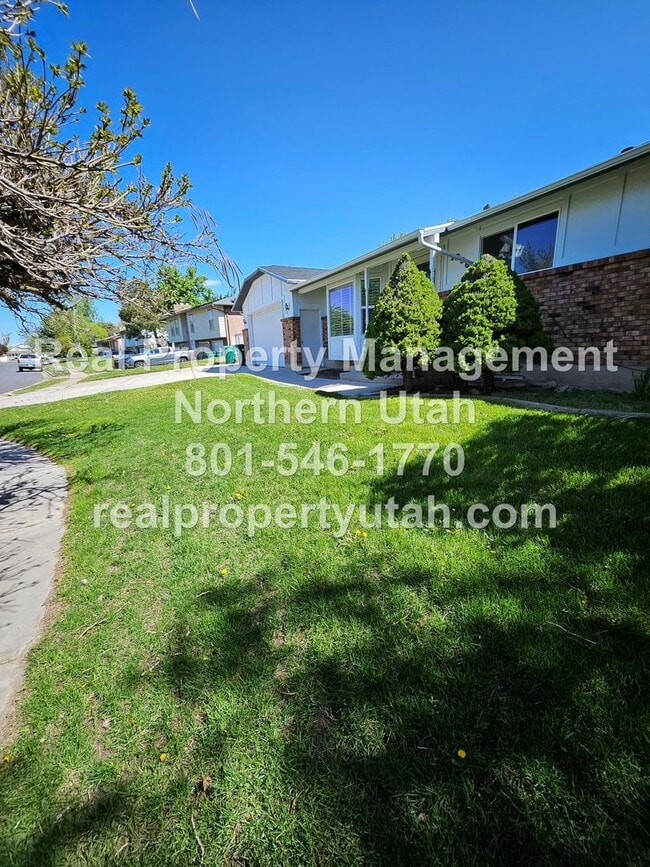 Building Photo - Lovely 5 Bedroom Home in Layton Available Now!