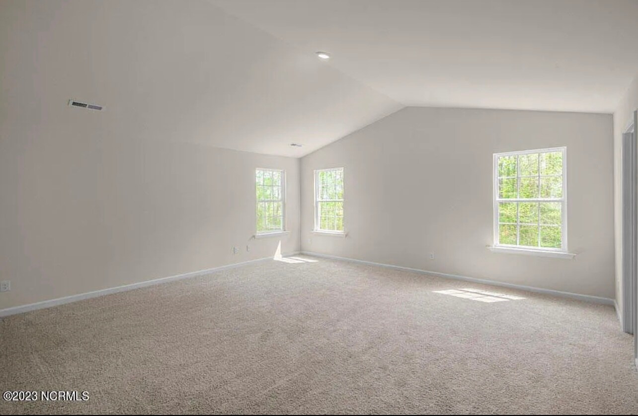 Building Photo - 1227 Middlecrest Dr