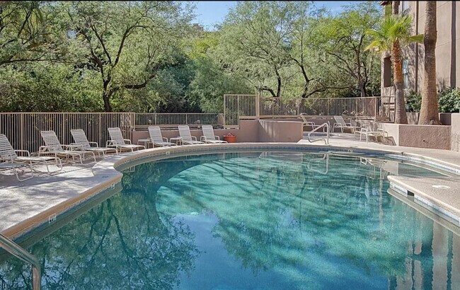 Building Photo - 6655 N Canyon Crest Dr