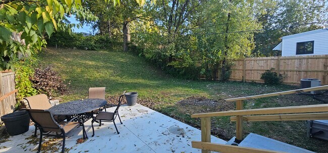 Building Photo - 2604 Tamm Ave