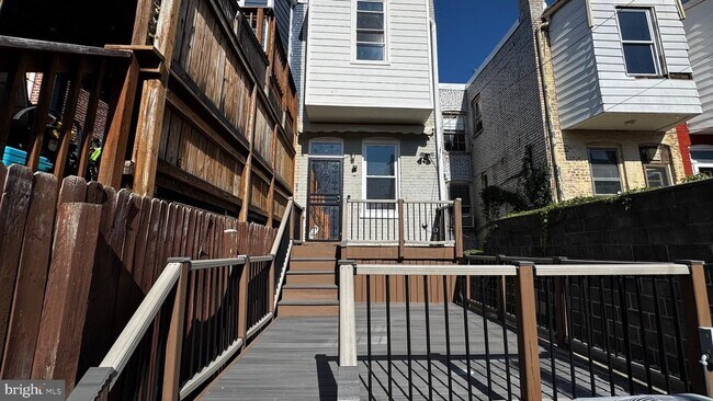 Building Photo - 18 16th St NE