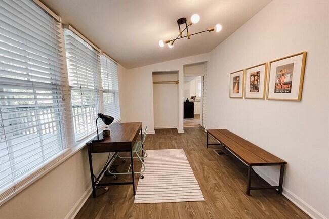 Building Photo - 1408 Memorial Dr SE