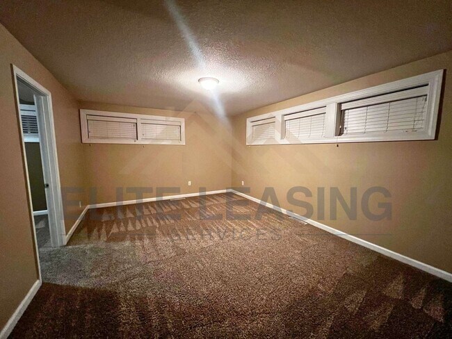 Building Photo - 4425 SW 27th Terrace