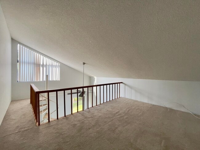 Building Photo - 208 E River Park Dr