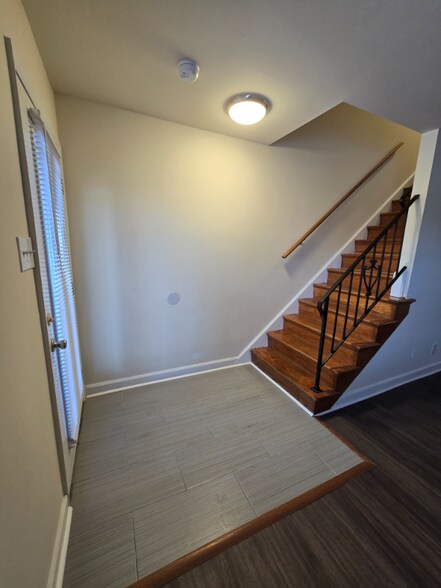 Building Photo - 5238 Goolsby Ct