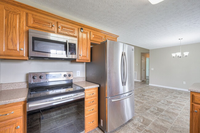 Building Photo - 119 Broomsage Cir