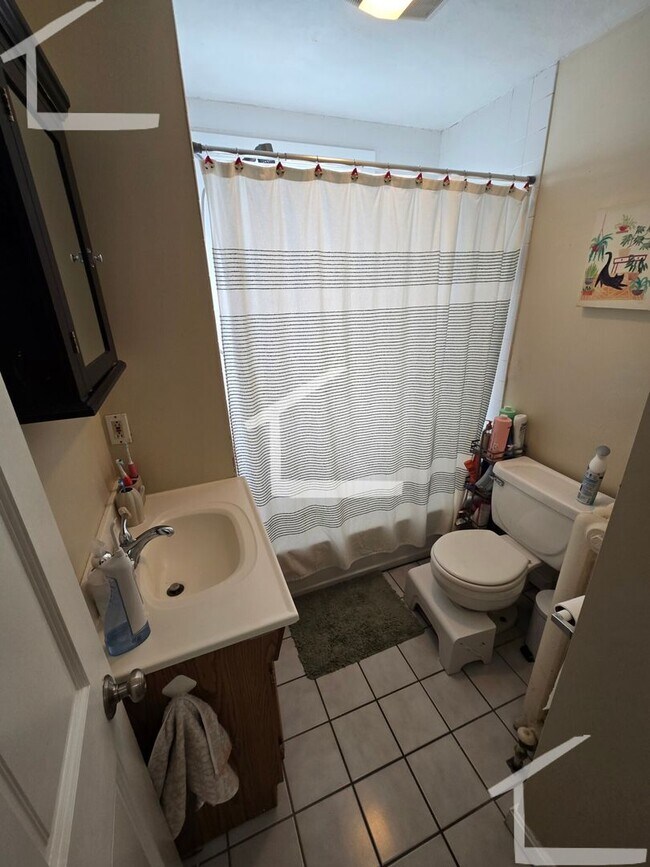 Building Photo - 52 Falkland St