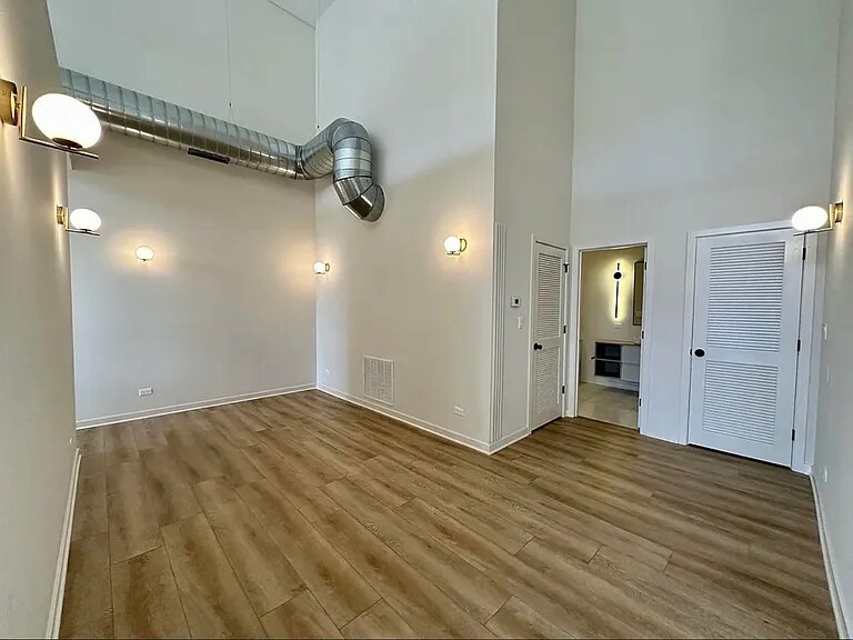 Building Photo - 3207 N Narragansett Ave