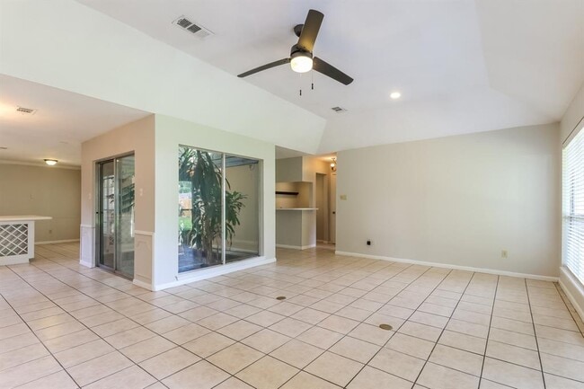 Building Photo - 25202 Tuckahoe Ln