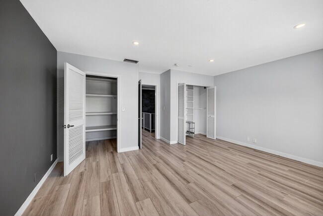 Building Photo - 505 NE 20th Ave