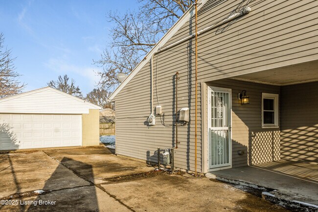 Building Photo - 7111 Nathan Hale Way