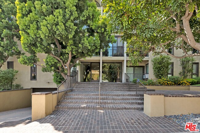 Building Photo - 11789 Montana Ave