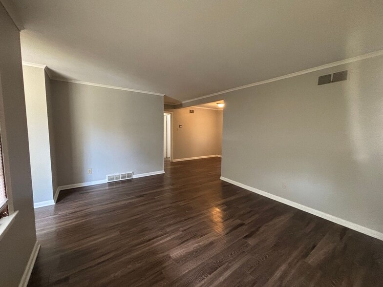 Building Photo - 2160 St Elmo Ave
