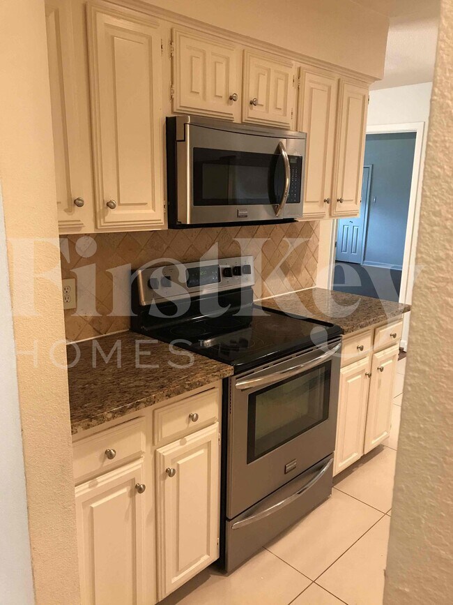 Building Photo - 1217 Meadow Creek Dr