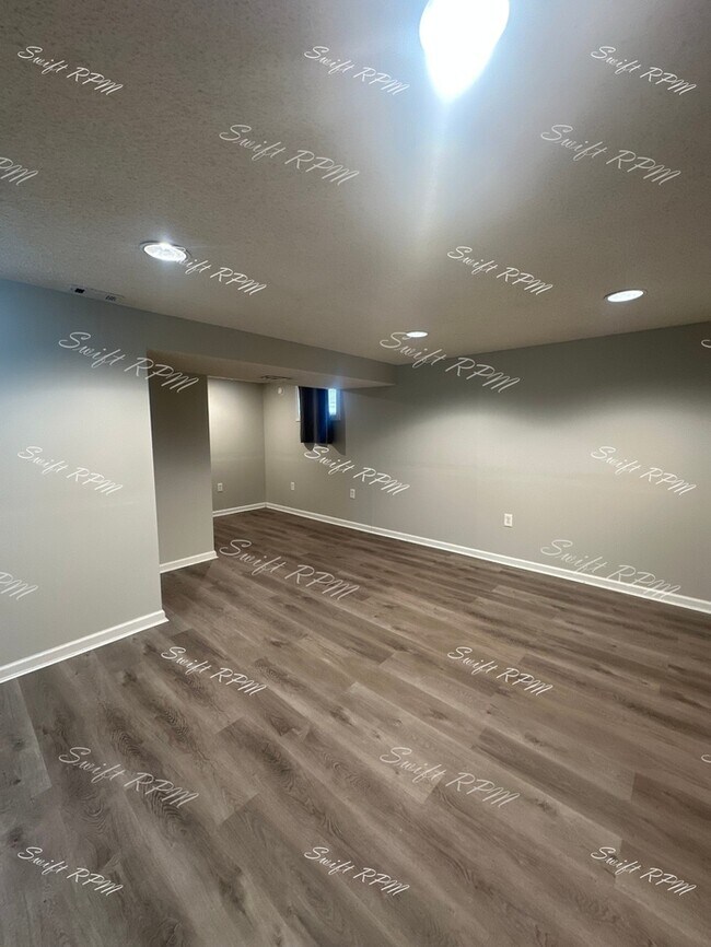 Building Photo - 503 Speck Ave