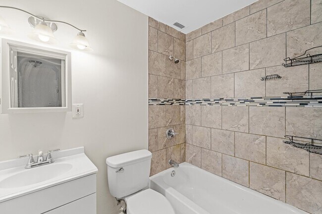 Building Photo - 560 Bramhall Ave