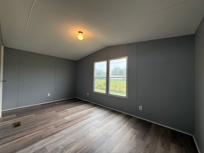 Building Photo - 3 Bedroom 2 Bathroom Mobile Home Located in Greeneville, TN