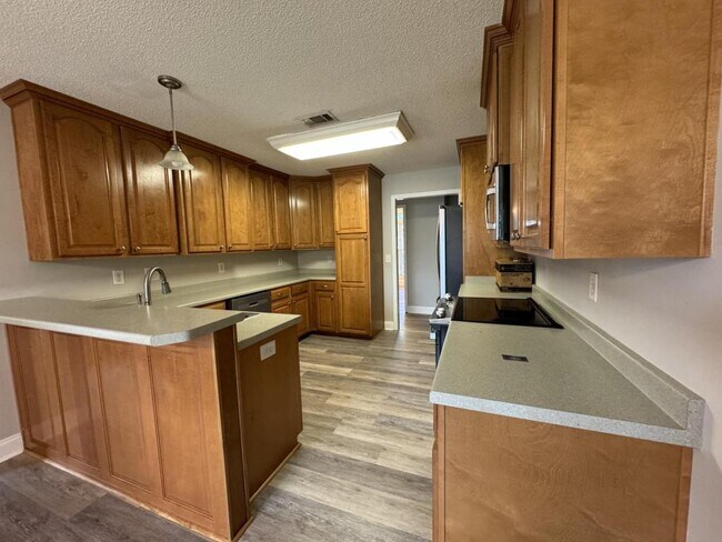 Building Photo - 204 Mahan Dr