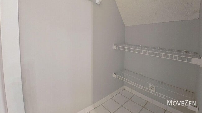Building Photo - 5307 Pondfield Dr