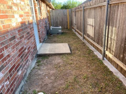 Building Photo - 1806 S Linden St