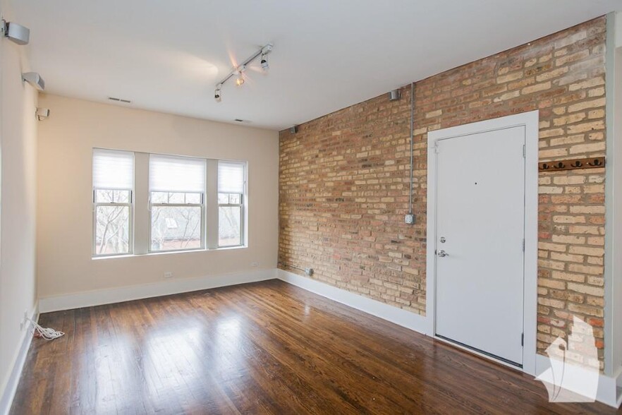 Building Photo - 3453 N Wolcott Ave