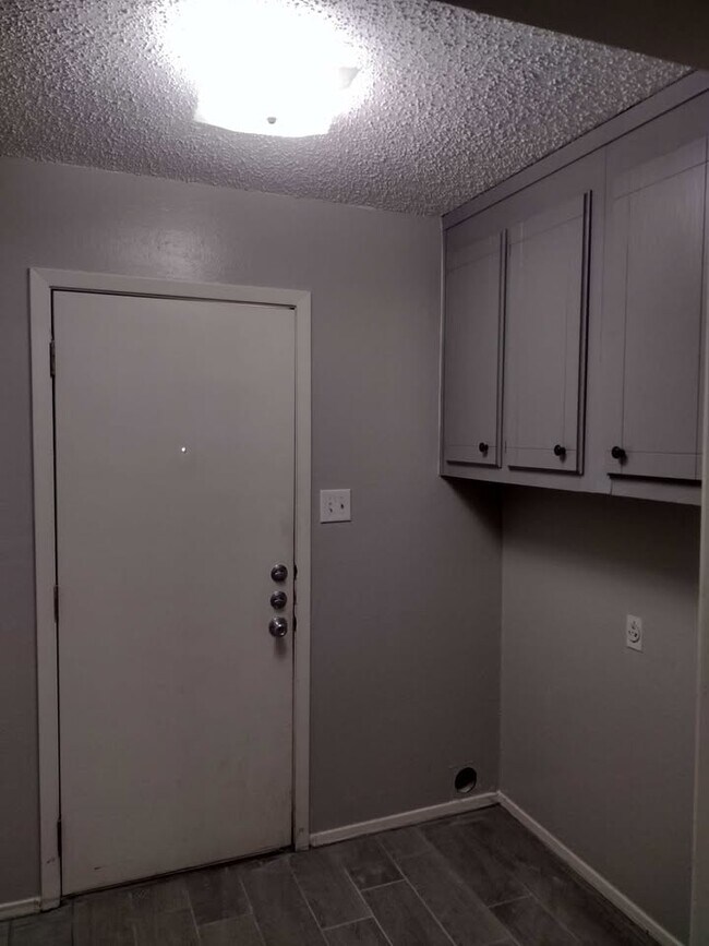 Building Photo - 8302 El Cerrito Dr