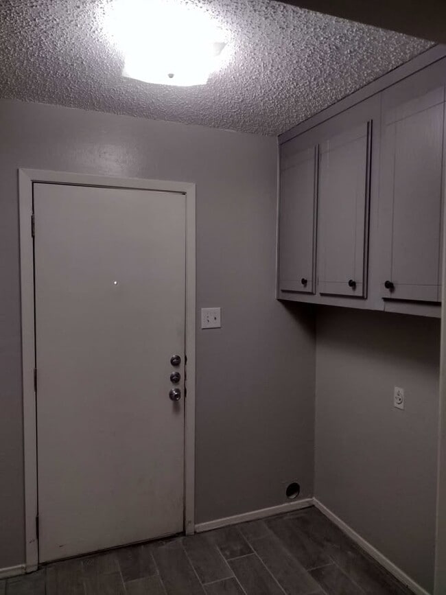 Building Photo - 8322 El Cerrito Dr