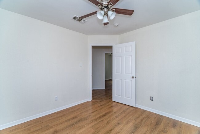 Building Photo - 3-Bedroom Duplex