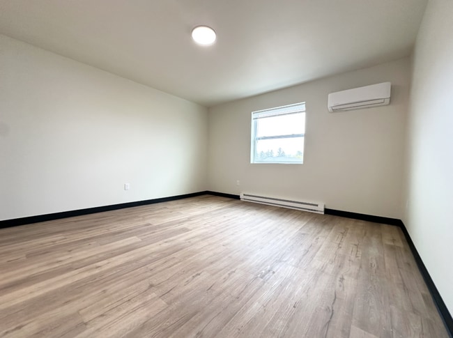 Building Photo - 525 Rustic Ridge Dr