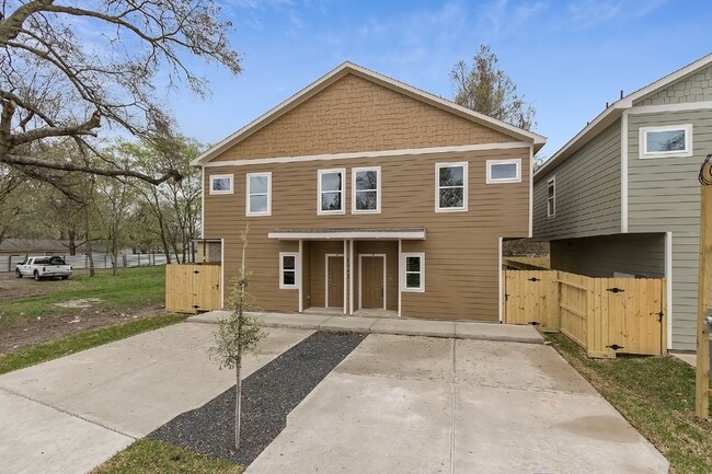 Building Photo - 1043 Marcolin