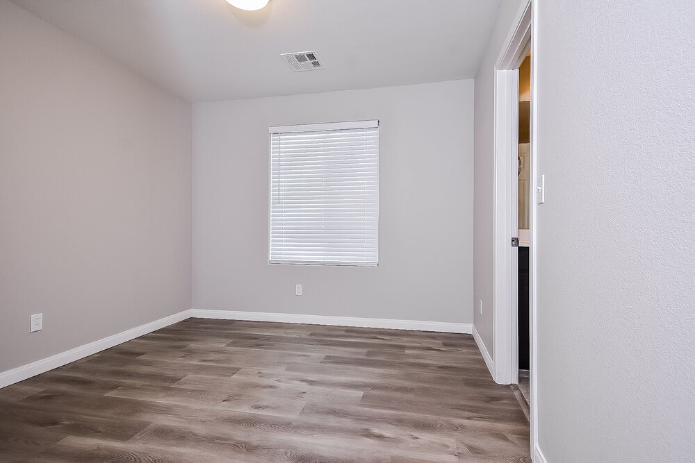 Building Photo - 10541 W Gilmore Ave