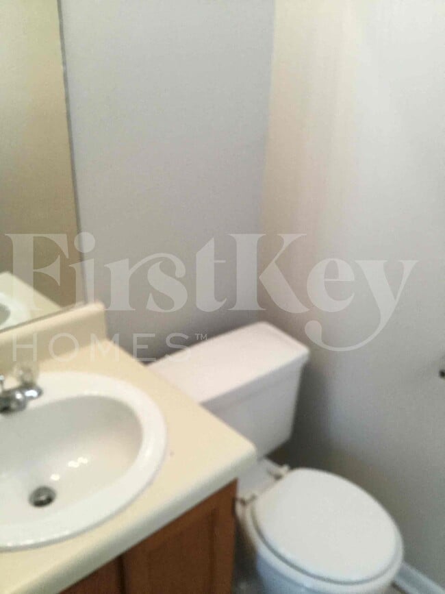 Building Photo - 117 Whispering Pine Ln NE