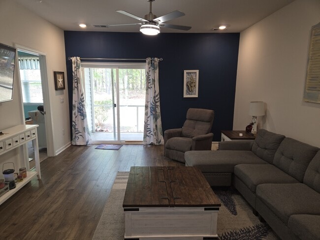 Building Photo - 3402 Bells Lk Cir