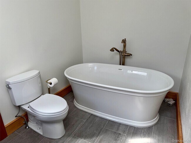 Building Photo - 22 Knight Rd