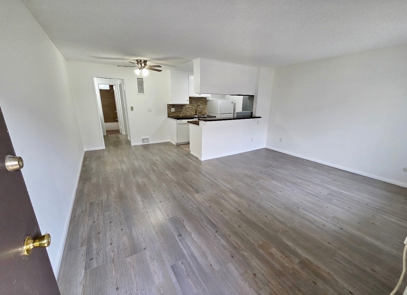 Building Photo - 3833 Mentone Ave