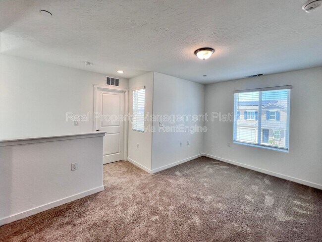 Building Photo - 2903 E Tierra Dr