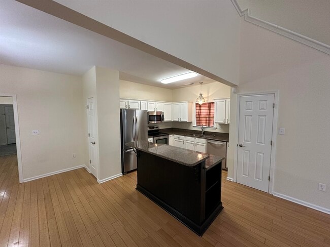 Building Photo - 1093 River Isle Dr