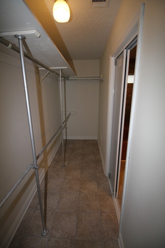 Building Photo - 1124 Orchid Dr