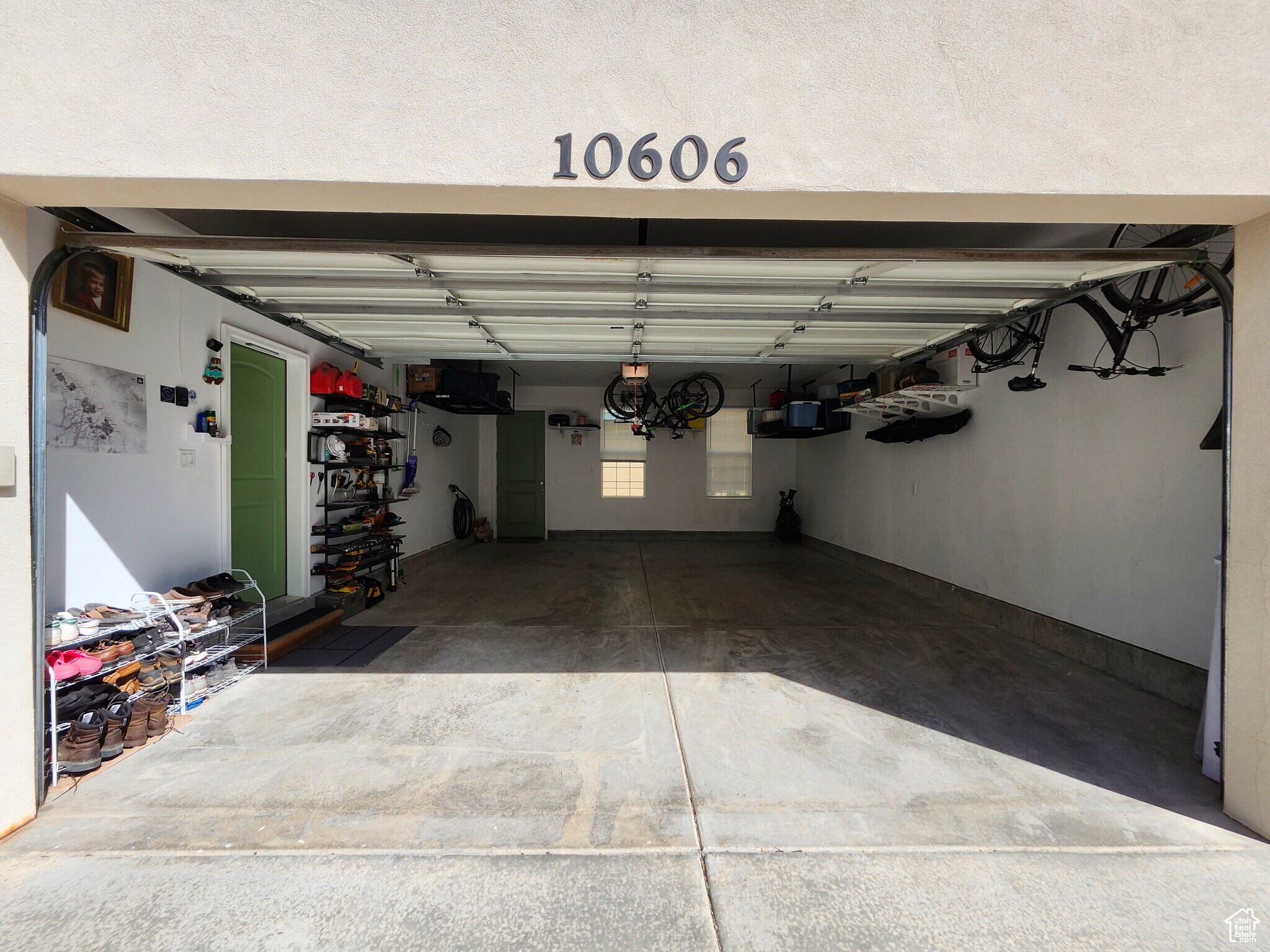 Building Photo - 10606 S Redknife Dr