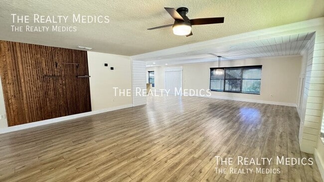 Building Photo - 1040 Elderberry Dr