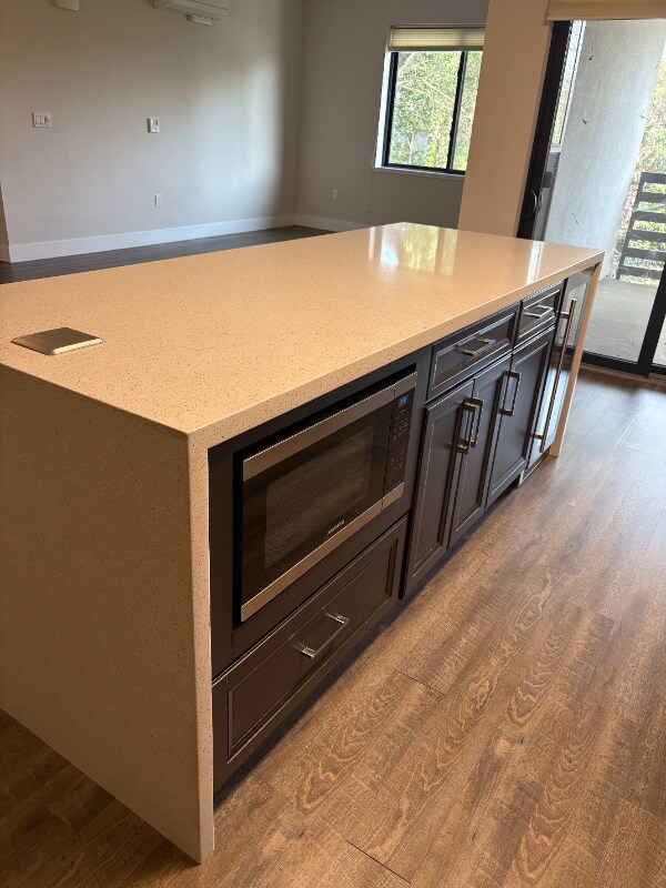 Building Photo - 820 B St