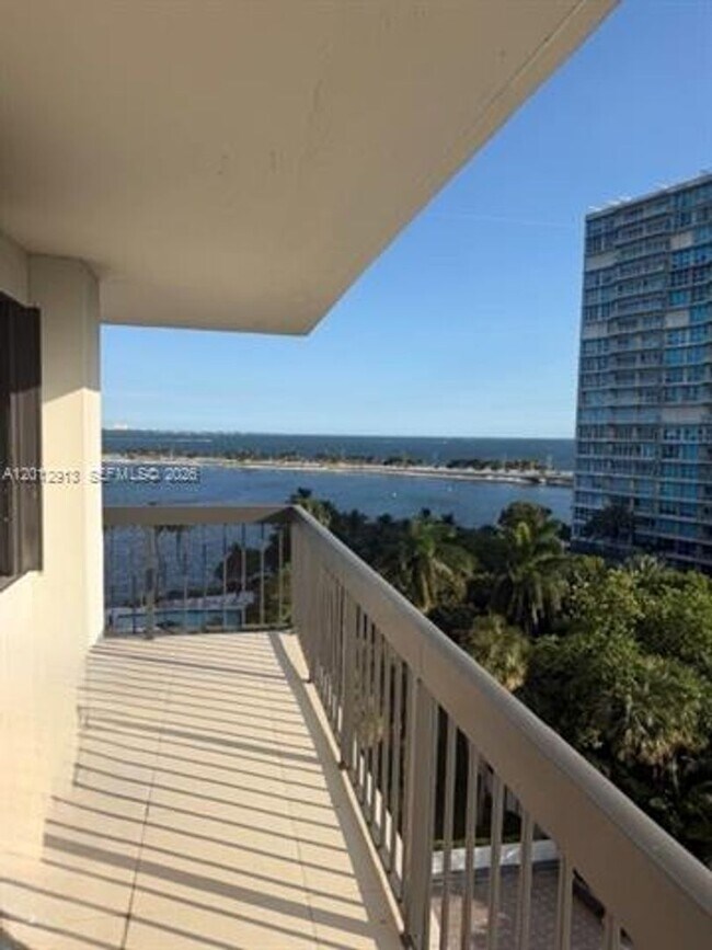 Building Photo - 2333 Brickell Ave