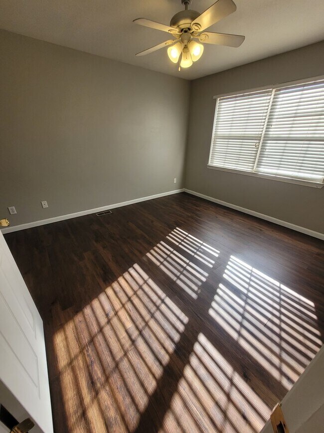 Building Photo - Great Opportunity: 2BR Townhome with Private Garage