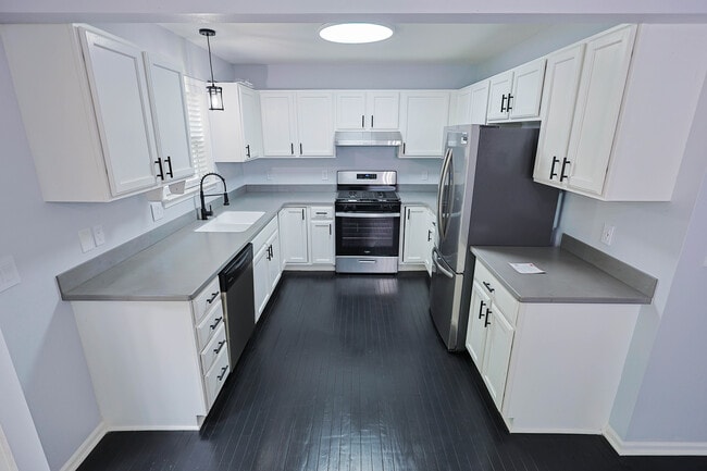 Building Photo - 8872 Lagoon Dr
