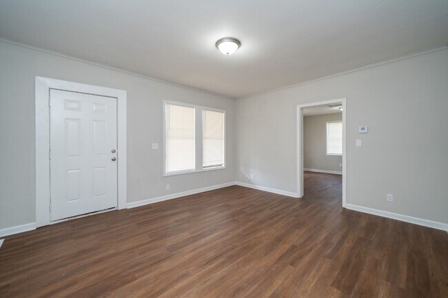 Building Photo - Charming Corner-Lot Home in Bessemer – So ...